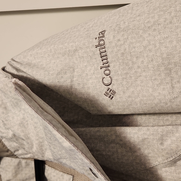 Columbia Sportswear Omni-Tech Rain Coat - Picture 5 of 10